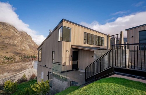 Arthur's Point House | Chateau Shotover Summ