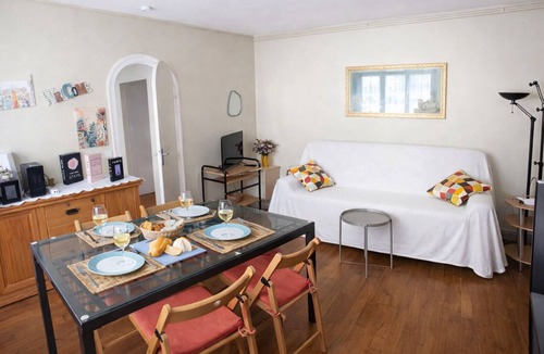 Fontainebleau Apartment | Chateau Walk One Bedroom