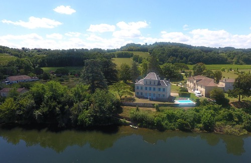 Flaujagues House | Château with infinity pool on the Dordogne river