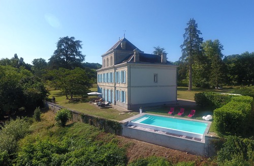 Flaujagues House | Château with infinity pool on the Dordogne river