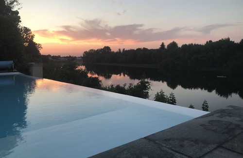 Flaujagues House | Château with infinity pool on the Dordogne river