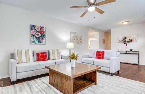 Chatom House | Chatom Retreat w/Furnished Deck & Wooded Views!
