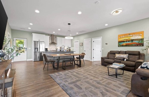 Rossville House | Chatt Vistas-NEW-4bdr-2Units-Hot Tub-Sleeps 12+