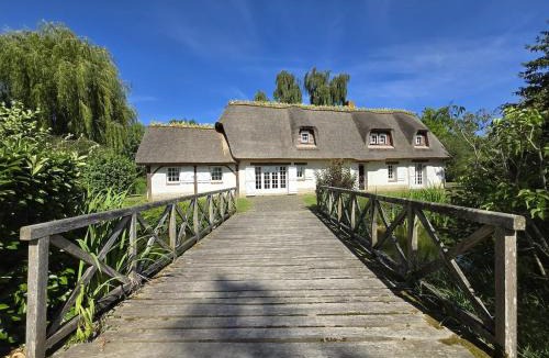 Francheville Villa | Chaumière entre rivière & champs, piscine privée
