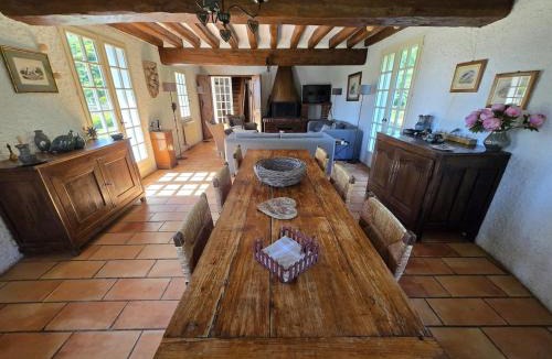Francheville Villa | Chaumière entre rivière & champs, piscine privée