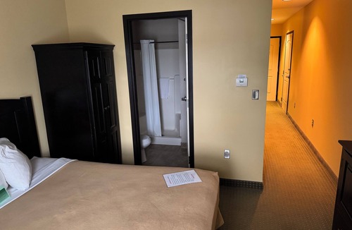 Mayville Hotel | Chautauqua Suites