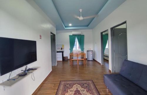 Kota Bharu Ski Chalet | Che Deris Garden Cottage with Riverview