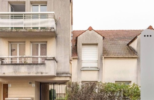 Parc aux lievres Apartment | Cheap exclusive studio with Wi-Fi, office, balcony