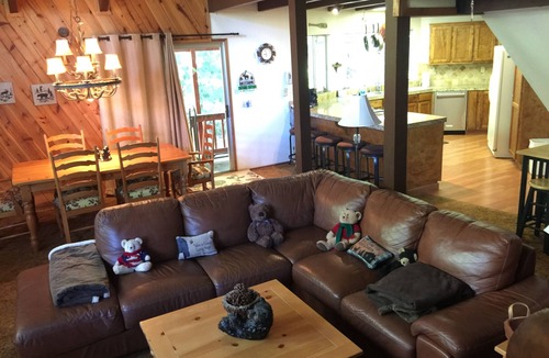 Arnold Cabin | Check-in 9a/check-out 8p if avail& WALK to pool/pond! Summer Saturdays=4 nt min