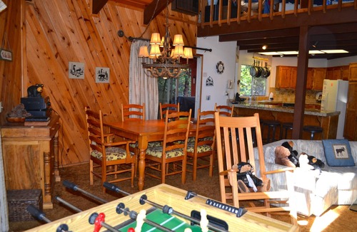 Arnold Cabin | Check-in 9a/check-out 8p if avail& WALK to pool/pond! Summer Saturdays=4 nt min