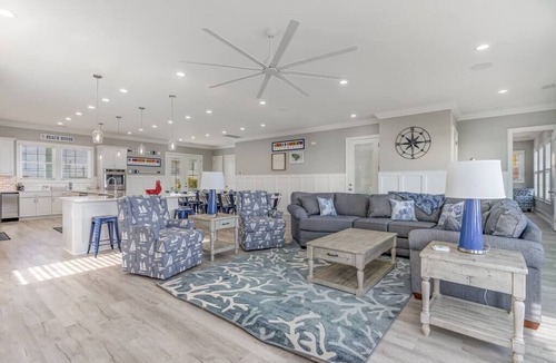 Cherry Grove Beach House | Check In Any Day! Carolina Dreamin 8BR Pool/Oceanfront