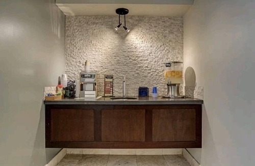 Uptown Apartment | Check In Early, Relax | 2 Beautiful Apts Galleria