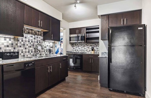 Uptown Apartment | Check In Early, Relax | 2 Beautiful Apts Galleria