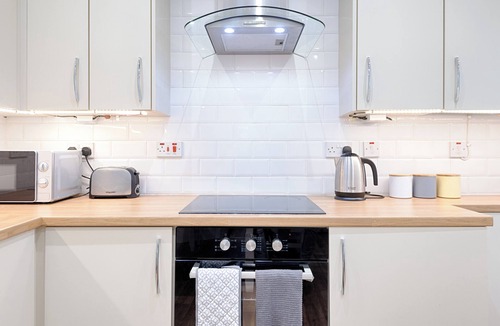 Cwmbrwla Apartment | Check it out, Eatons House