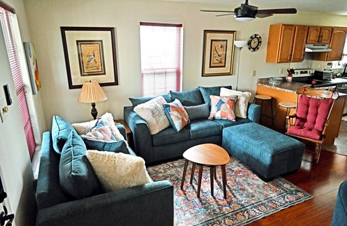 Williamsport Cottage | Check out our rental discounts! 3bd-2bath, sleeps 6, 1st floor master & bath