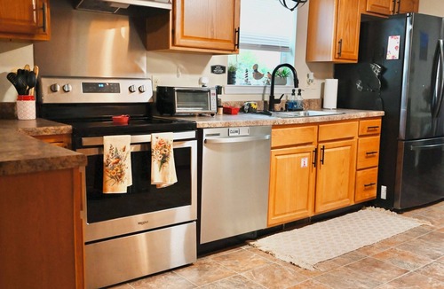 Williamsport Cottage | Check out our rental discounts! 3bd-2bath, sleeps 6, 1st floor master & bath