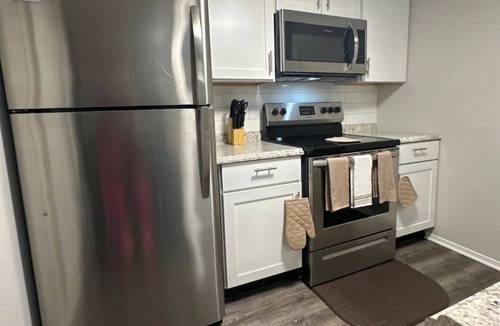 St. Charles Apartment | Check out this 2 Bedroom 2 bathroom Comfy Stay! TRAVEL NURSES&WORKERS WELCOMED