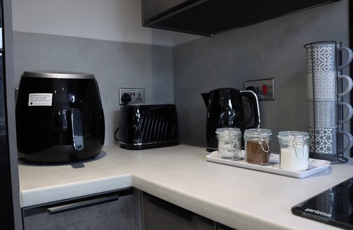 Bilston House | Check This! Premium 5-star Home From Home Retreat