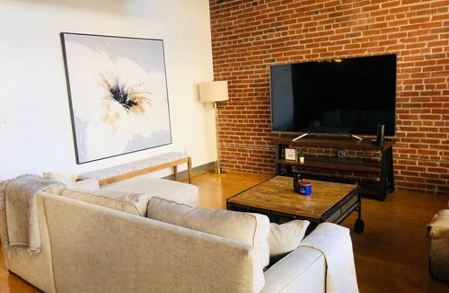 Downtown West Apartment | Checks All Boxes! Cozy 2 bed/2 bath St Louis Loft