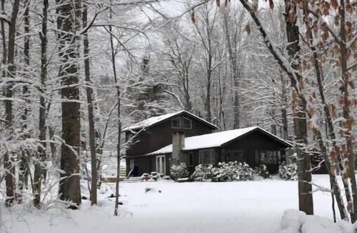 Big Indian House | Cheekymoose Mountain Housen