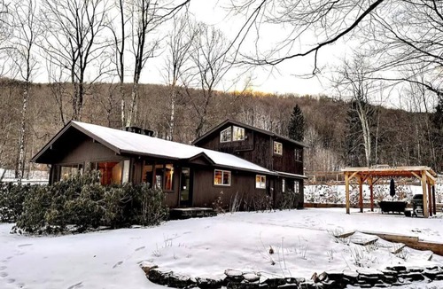 Big Indian House | Cheekymoose Mountain Housen