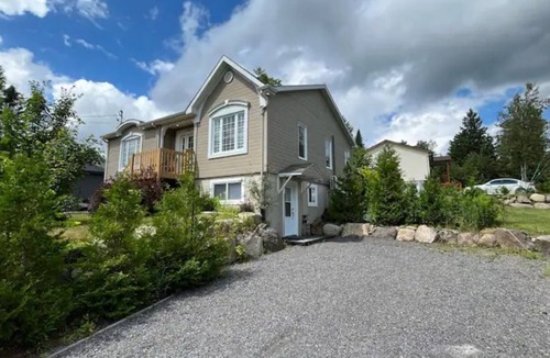 Sainte-Agathe-des-Monts Cottage | Cheerful 5 bedroom cottage