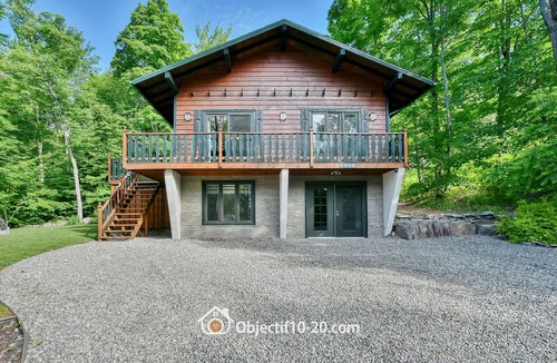 Sainte-Agathe-des-Monts Ski Chalet | Cheerfull 3-bedrooms chalet with indoor fireplace
