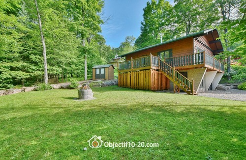 Sainte-Agathe-des-Monts Ski Chalet | Cheerfull 3-bedrooms chalet with indoor fireplace