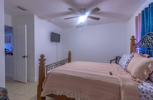 Oakland Park Apartment | cheerful 1-bedroom 1bath at Fort Lauderdale FL