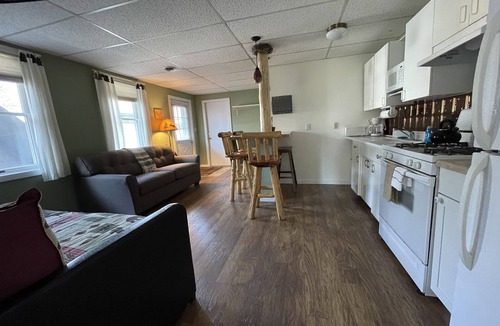 Town of Webb Cottage | Cheerful 1-Bedroom with king size bed. Close to everything!
