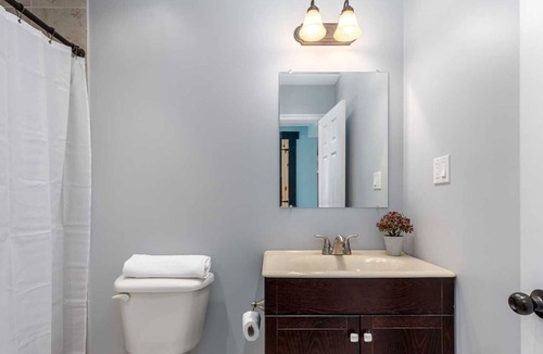 Oshawa House | Cheerful 1-Master Bedroom With Separate Entrance