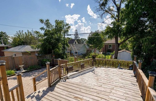 Oshawa House | Cheerful 1-Master Bedroom With Separate Entrance
