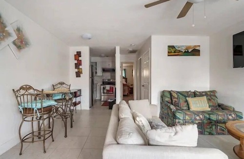 Oakland Park Apartment | cheerful 1bed 1 bath in the beautiful city of Oakland Park -FL