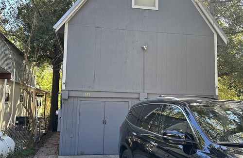 Willis Cottage | Cheerful 1BR + Loft on Lake Conroe Canal