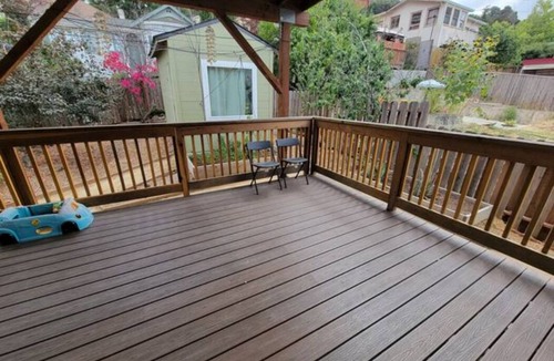 Crockett House | Cheerful 2-bedroom 2-bathroom with deck