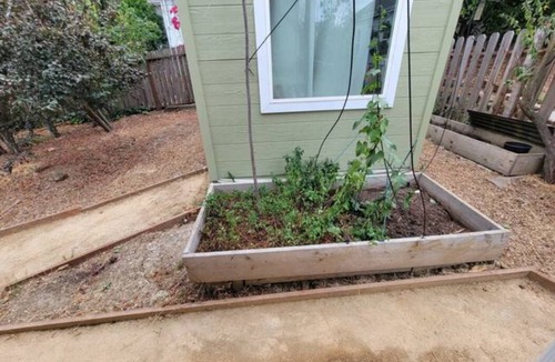 Crockett House | Cheerful 2-bedroom 2-bathroom with deck