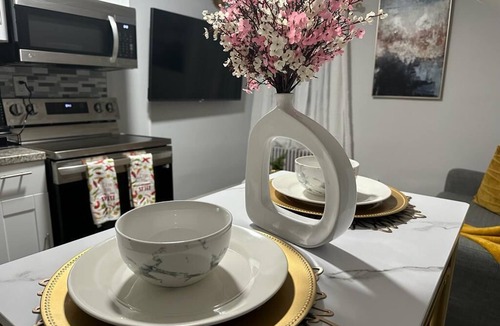 Hempstead House | Cheerful 2 Bedroom Apartment