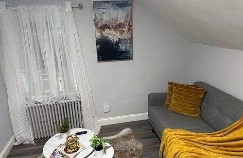 Hempstead House | Cheerful 2 Bedroom Apartment