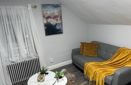 Hempstead House | Cheerful 2 Bedroom Apartment