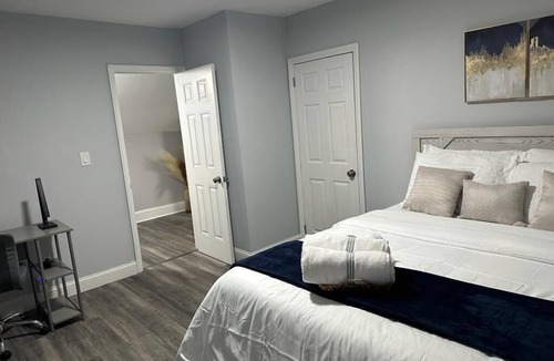 Hempstead House | Cheerful 2 Bedroom Apartment