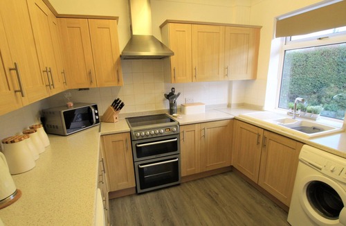 Notton House | Cheerful 2 Bedroom Bungalow with Parking