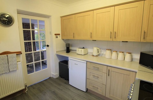 Notton House | Cheerful 2 Bedroom Bungalow with Parking