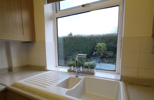 Notton House | Cheerful 2 Bedroom Bungalow with Parking