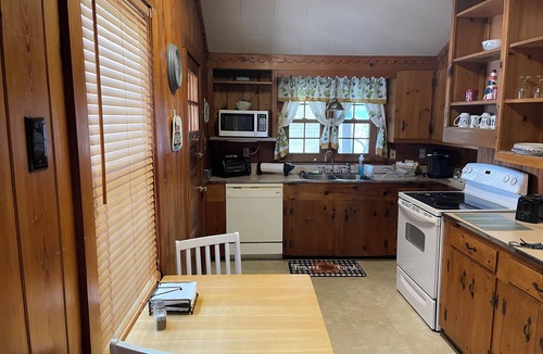 Edenton Cottage | Cheerful 2 Bedroom Cottage on the Inner Banks