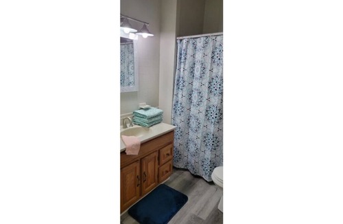 Delphos House | Cheerful 2 Bedroom Delphos Bungalow