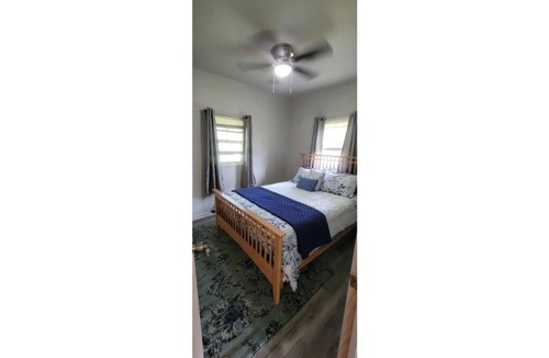 Delphos House | Cheerful 2 Bedroom Delphos Bungalow