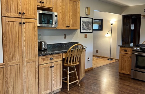 Bakerstown House | Cheerful 2 bedroom home