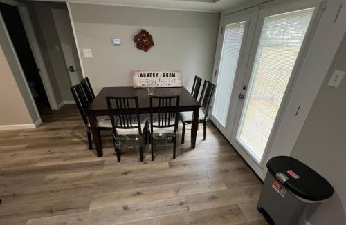 Spring Branch Central House | Cheerful 2 bedroom home 20 minutes from downtown