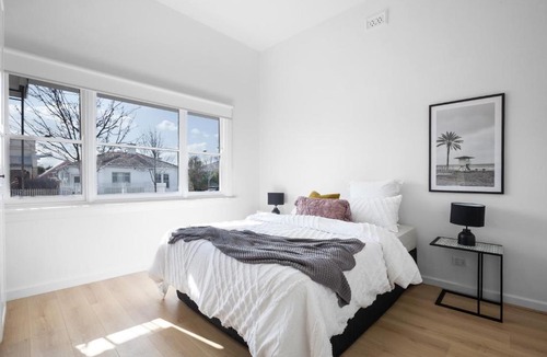 Moonee Ponds Apartment | Cheerful 2-Bedroom Home in Moonee Ponds