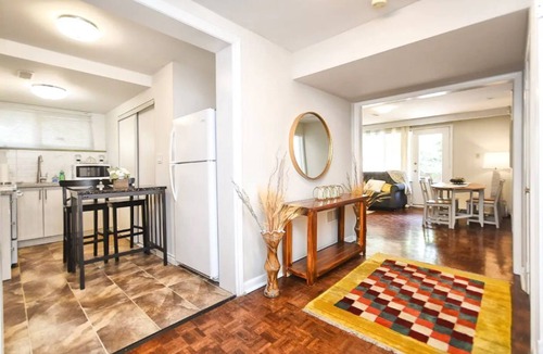 St. Andrews Apartment | Cheerful 2 bedroom home close to York mills Subway, Free parking
